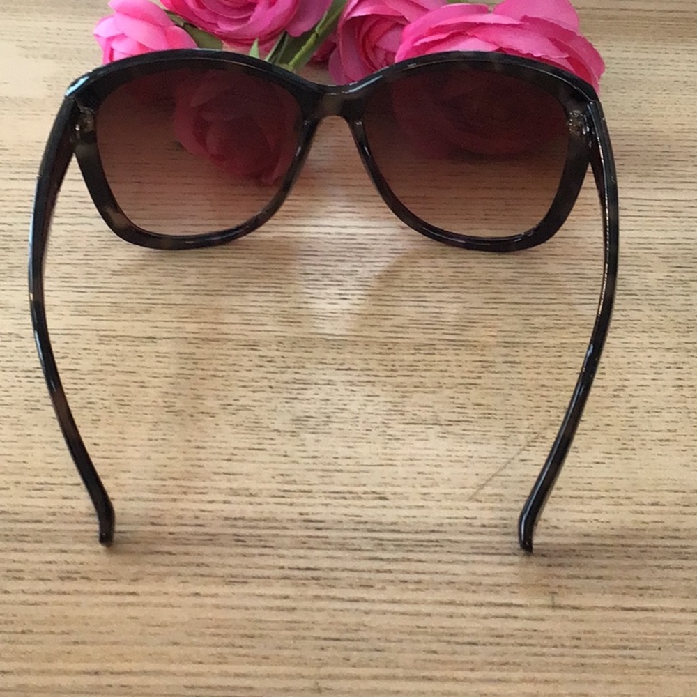 Tortoiseshell sunglasses - Picture 4 of 8